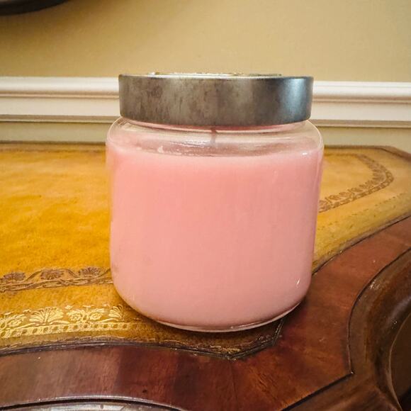 Tried & True Sugar Blossom Light Pink 15.5 oz. Soy Jar Candle NEW - Picture 4 of 8